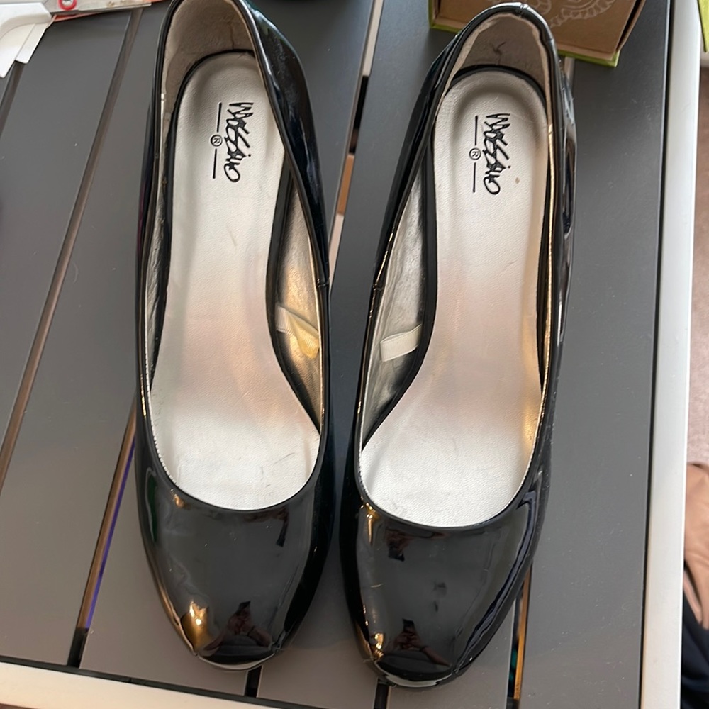 Black Patent Shiny Pump Heels